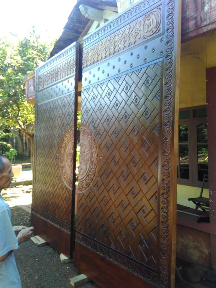 Pintu Gebyok Minimalis Motif Anyaman Dan kaligrafi